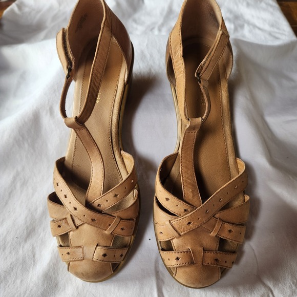 Easy Spirit ESRUCHEL Tan Leather T-Strap Wedge Sandals 8M Perforated Straps - Picture 4 of 7
